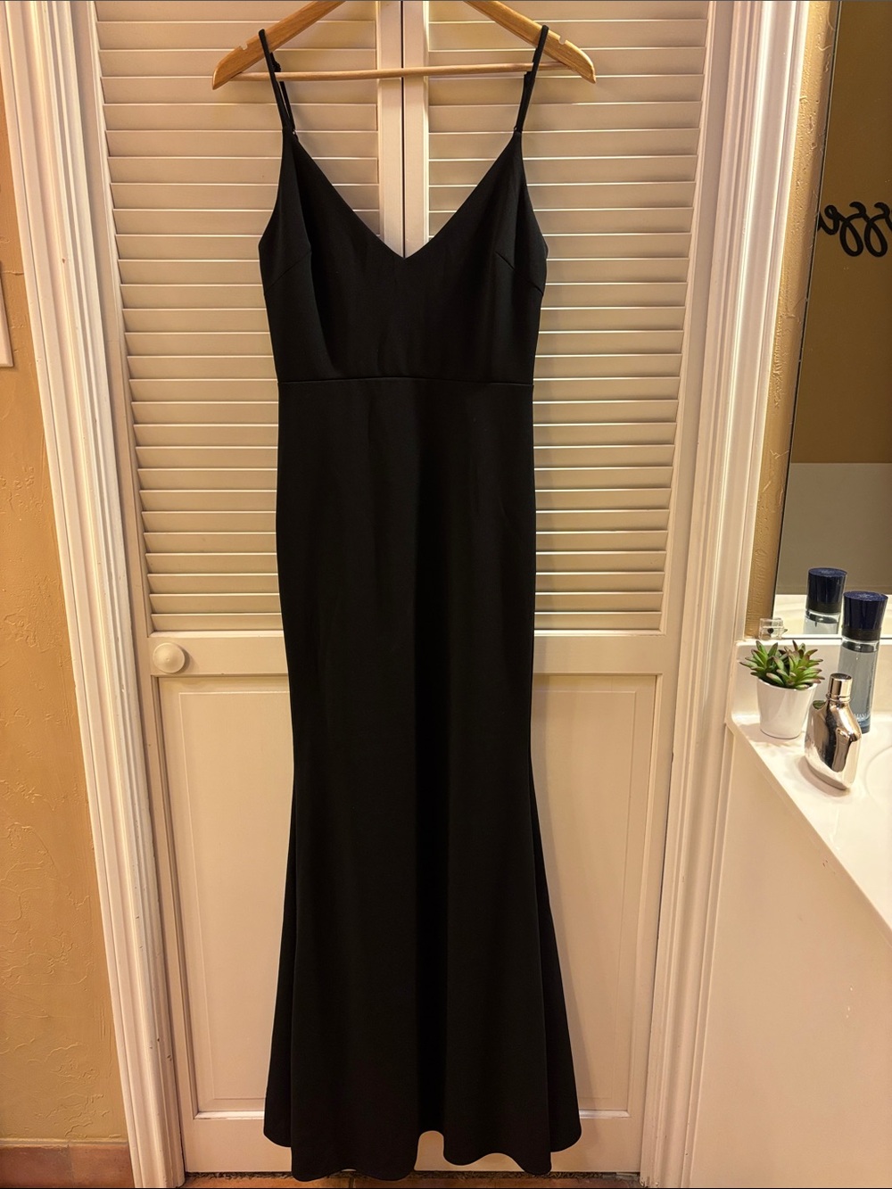 Lulu's Black V-Neck Spaghetti-Strap Maxi Dress